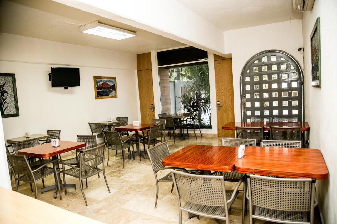 Booking Dioh Monterrey Luaran gambar