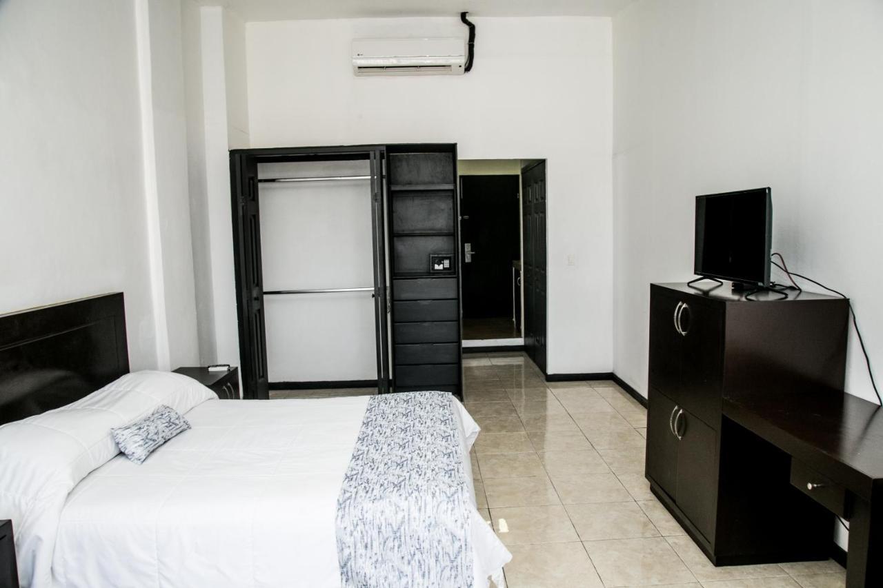 Booking Dioh Hotel Monterrey Luaran gambar