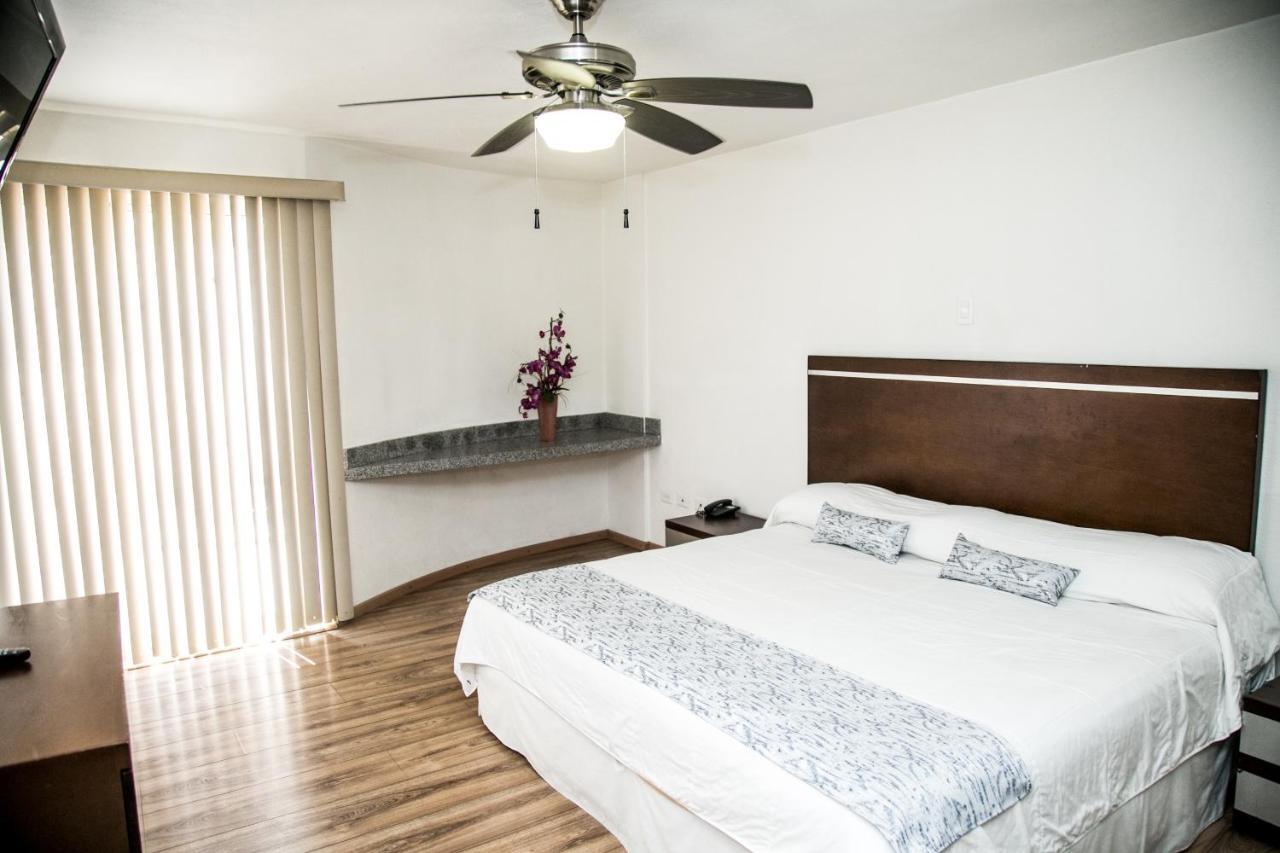 Booking Dioh Monterrey Luaran gambar